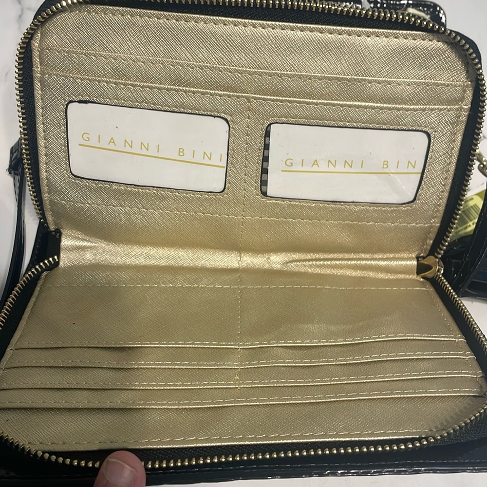 Gianni Bini NWT🖤 Charged up purse with Power Bank - Picture 6 of 17
